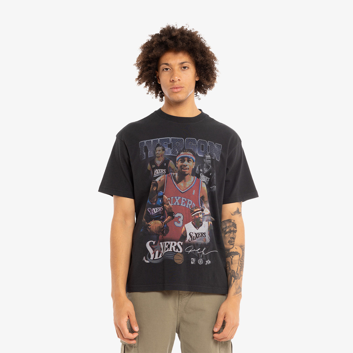 Allen Iverson Philadelphia 76er&#39;s Player &amp; Stats T-Shirt - Black