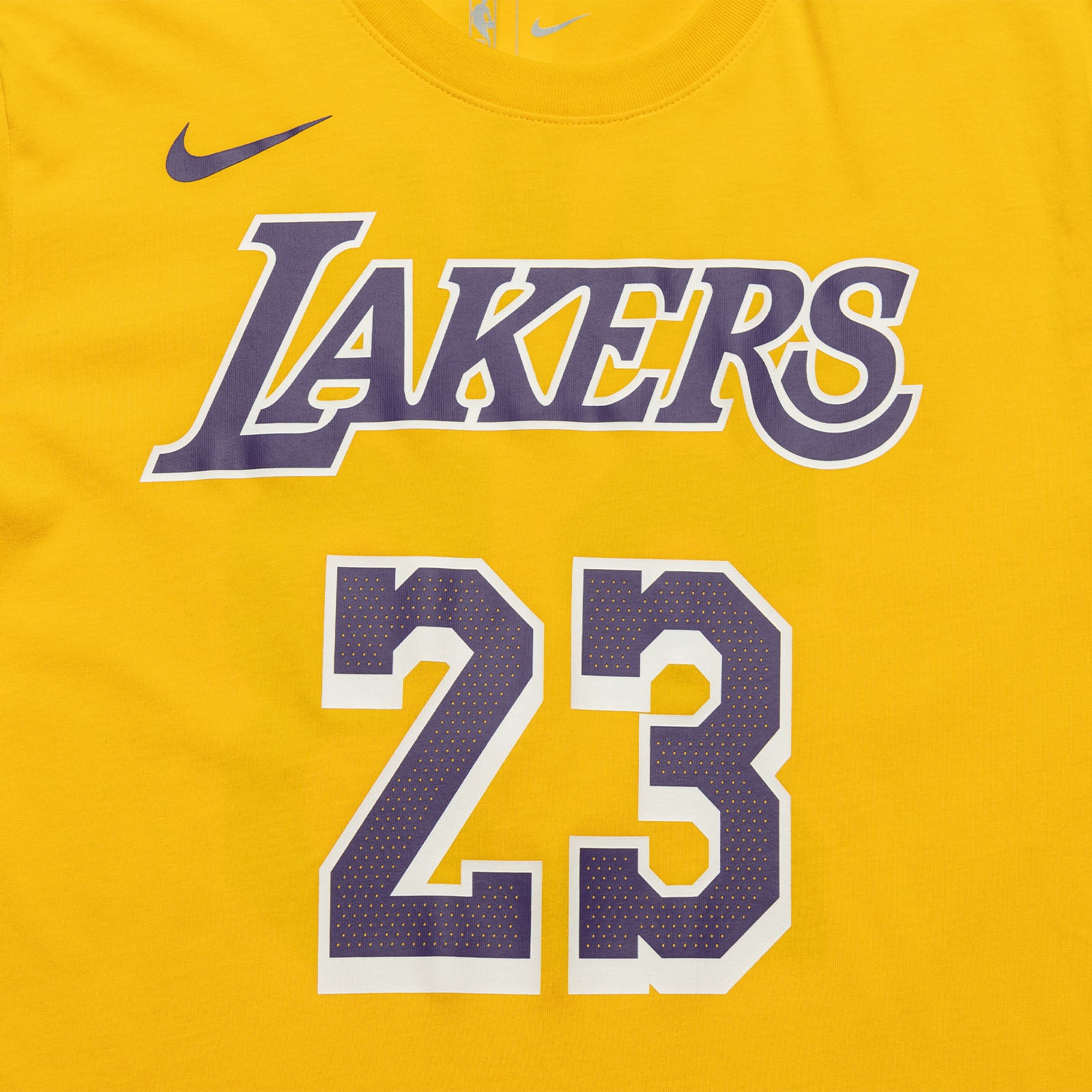 Nike Youth Los Angeles Lakers LeBron James #23 White T-Shirt, Boys', XL