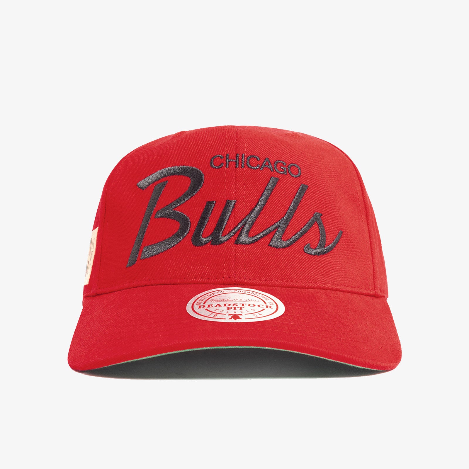 Rear Script Deadstock Snapback Chicago Bulls - Shop Mitchell