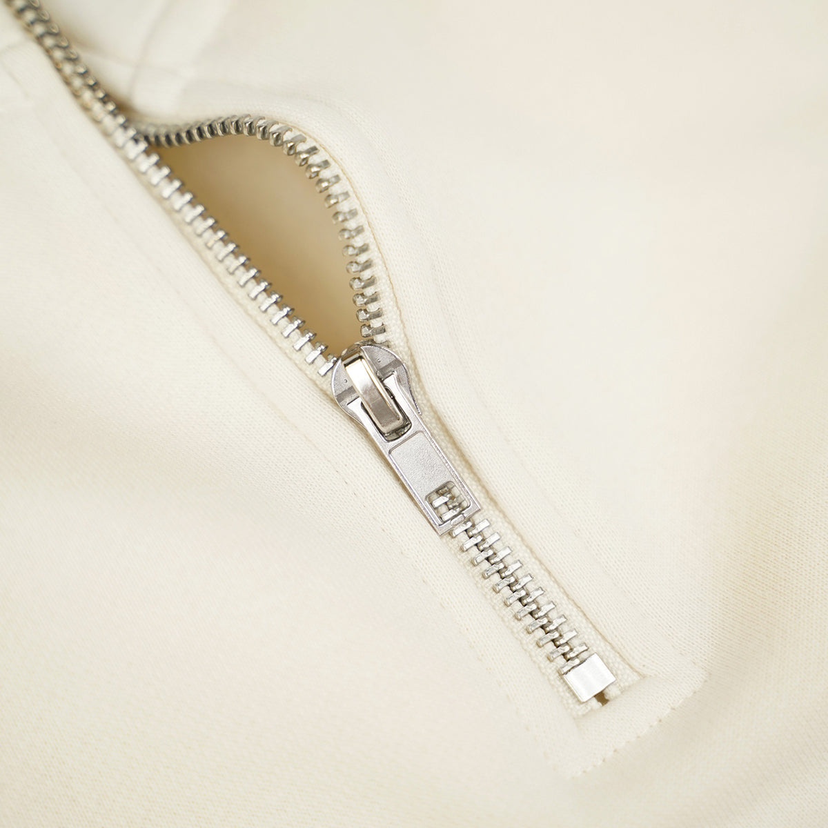 Throwback Icon 2.0 Quarter Zip Sweatshirt - White Chocolate