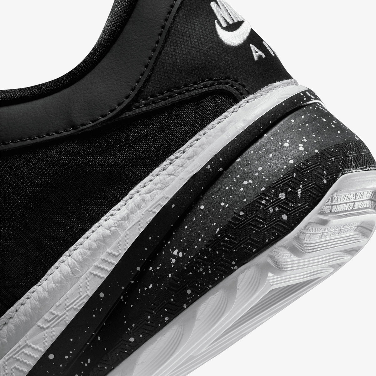 Zoom Freak 5 - Black/White