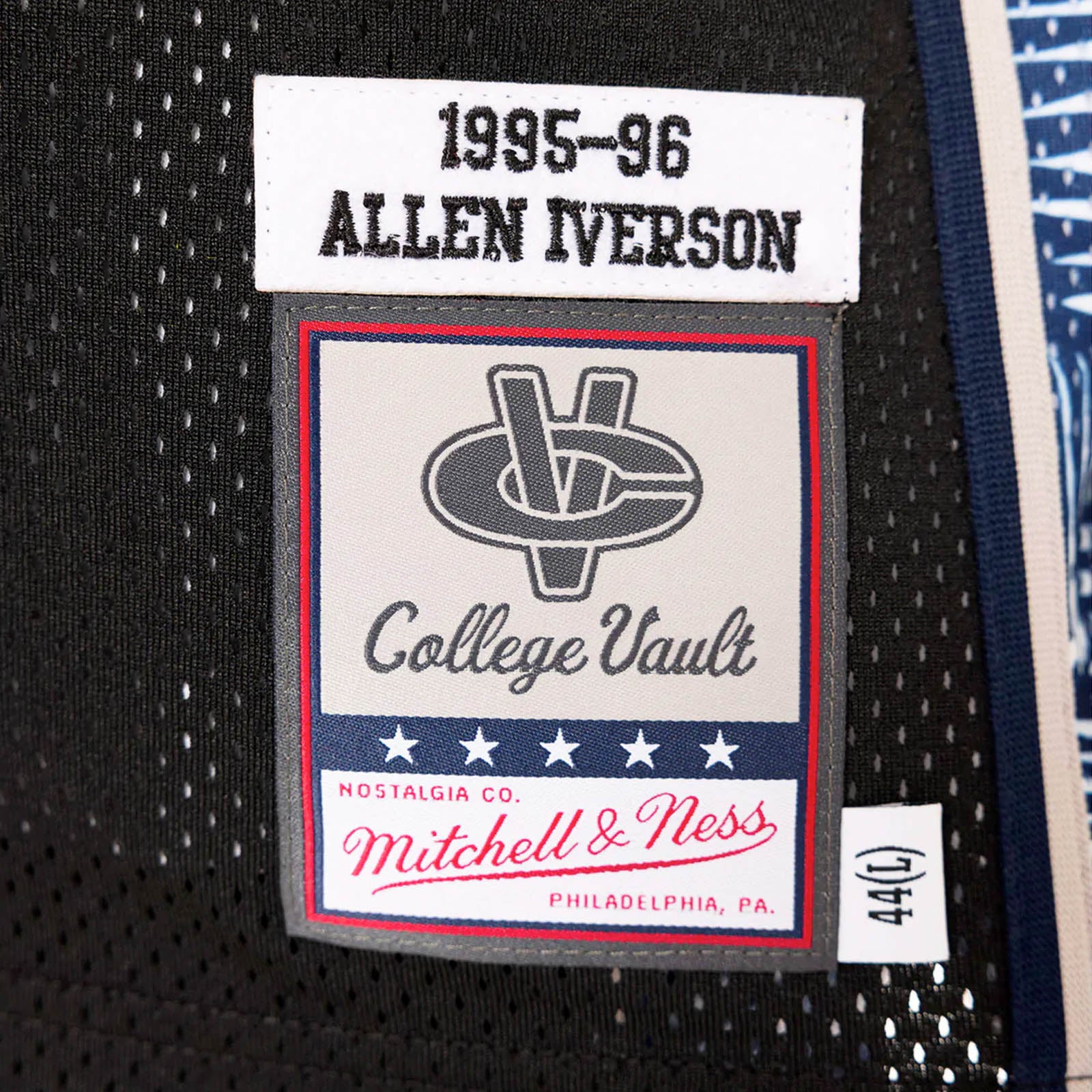 Mitchell & Ness Swingman Allen Iverson Georgetown University 1995 Jersey