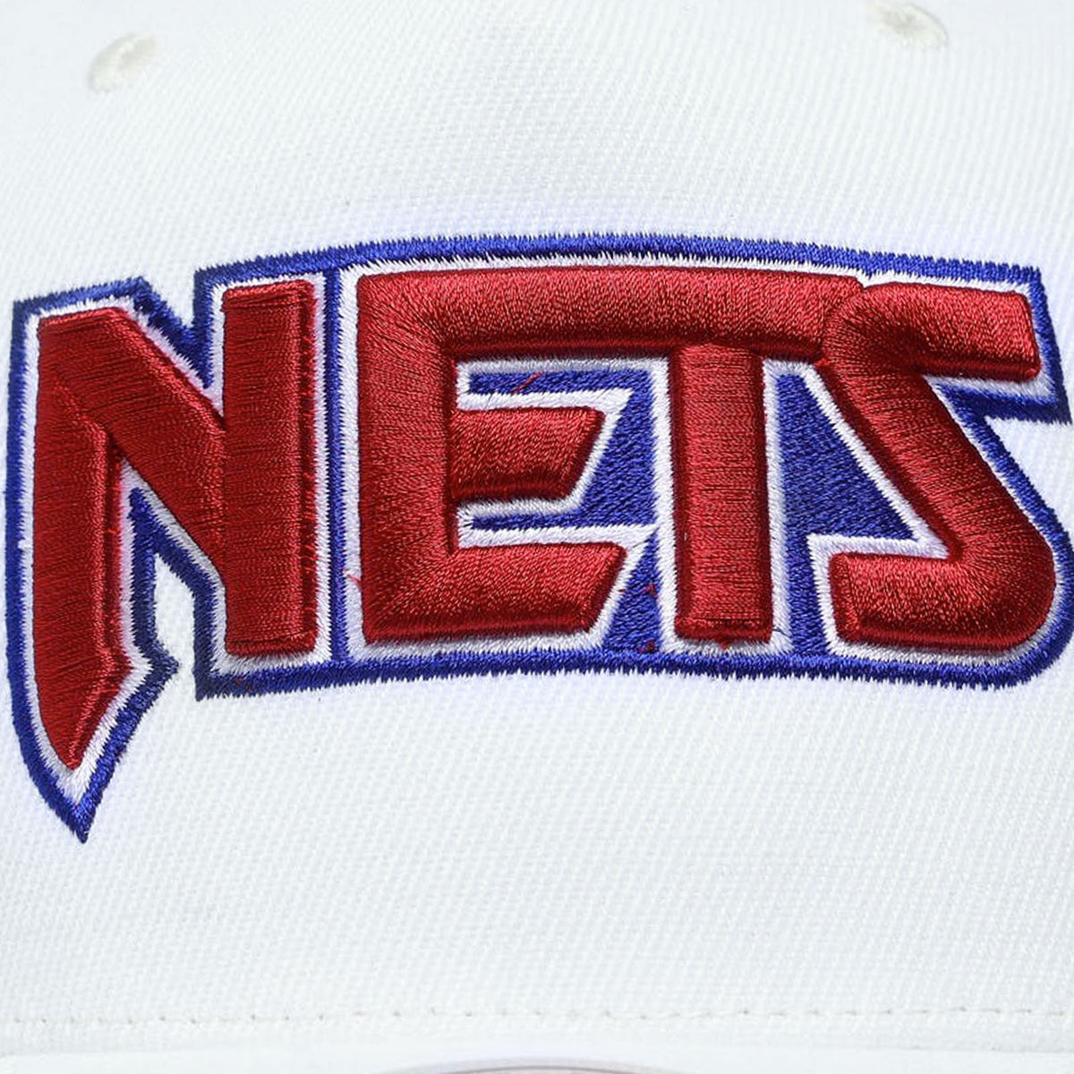 Brooklyn Nets Vintage White Classic Redline Snapback