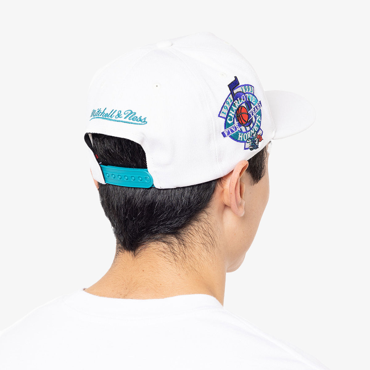 Charlotte Hornets Wool Solid Black/White Snapback - Mitchell & Ness