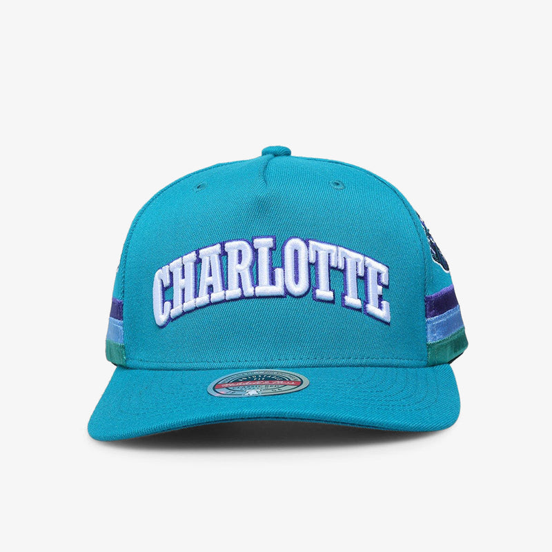 Charlotte XL Short Hook Classic Redline Snapback Teal Throwback