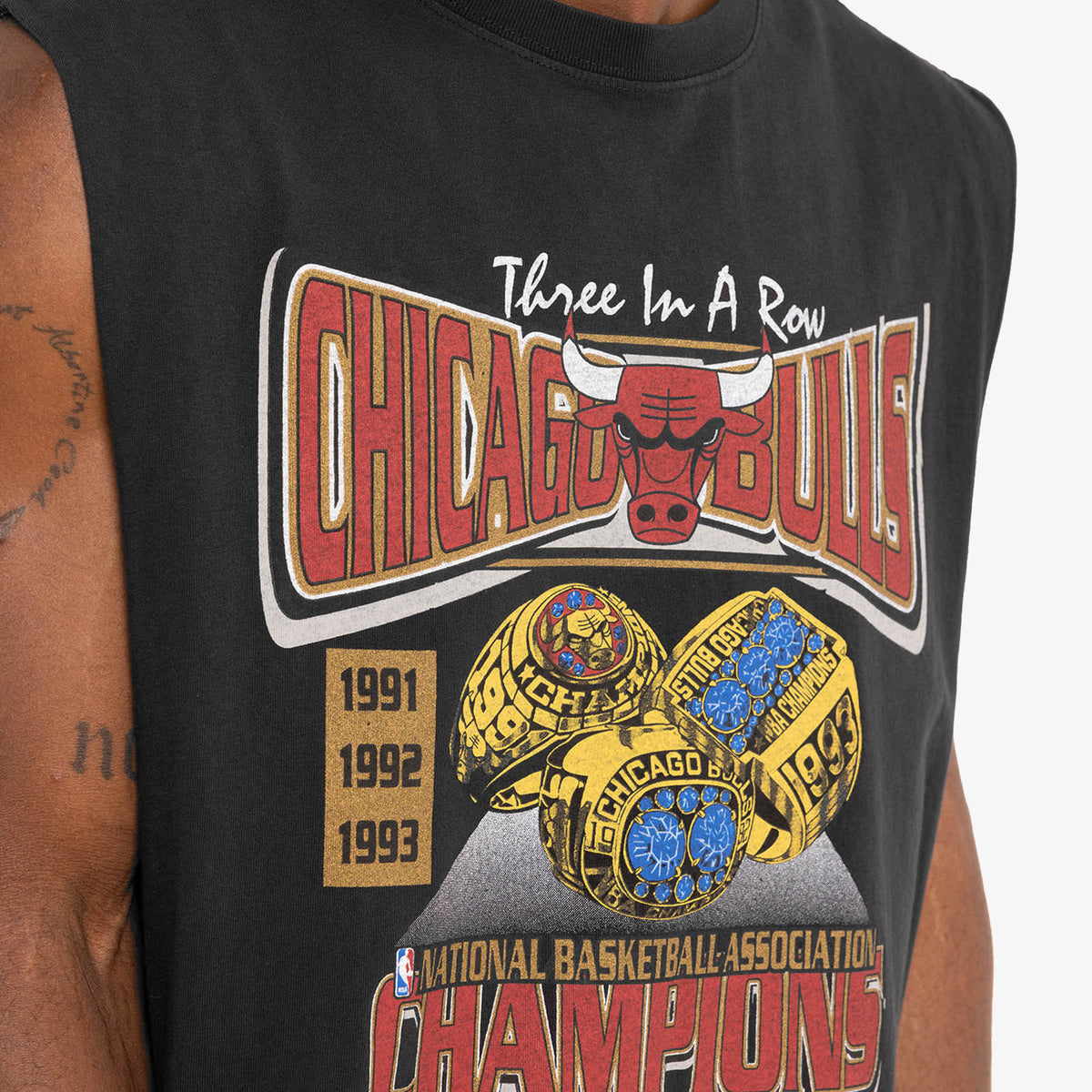 Vintage 1993 NBA Finals Chicago Bulls 3 Peat 1991 1992 T-Shirt Size YOUTH  XL