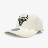 Chicago Bulls Off Court Classic Redline Snapback - White