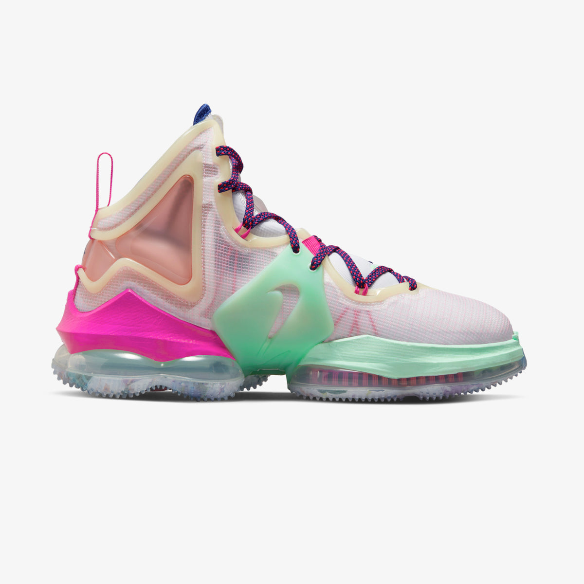 Lebron 16 footlocker clearance canada