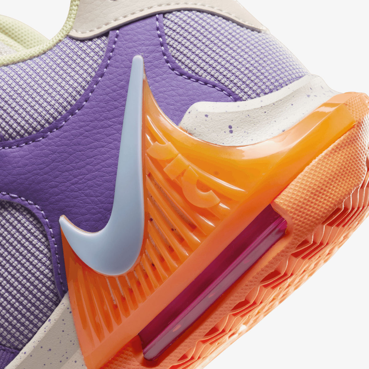 Light sales purple lebrons