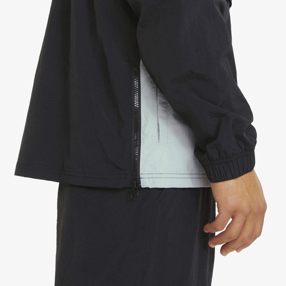 Short Corner Windbreaker - Black